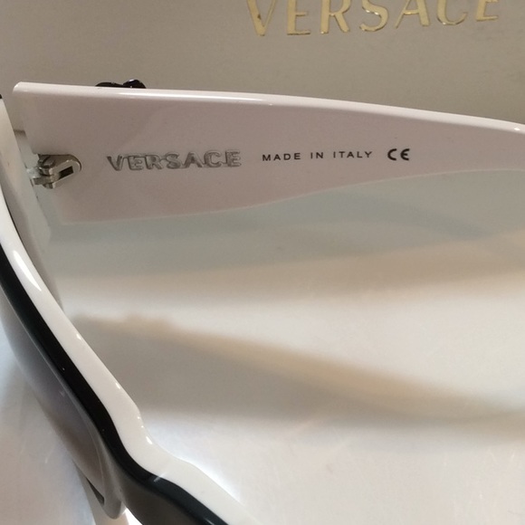 AUTHENTIC Black Flowers Versace Sunglasses - Picture 3 of 6